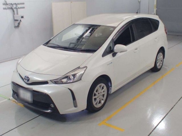 30362 Toyota Prius alpha ZVW41W 2015 г. (CAA Chubu)